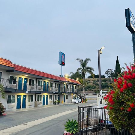 圣地亚哥拉梅萨6号汽车旅馆 外观 照片