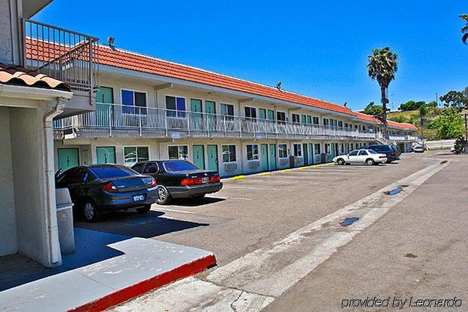 圣地亚哥拉梅萨6号汽车旅馆 外观 照片